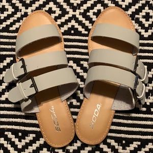 Soda sandals